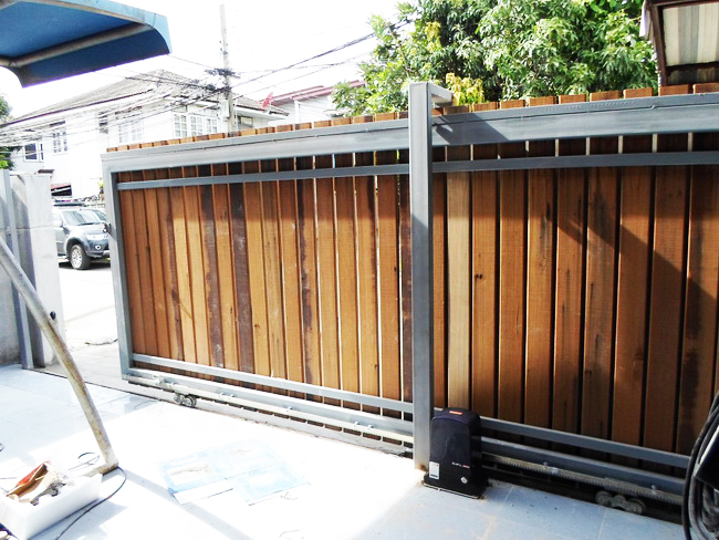 บริษัท แด็ด ออโต้ดอร์ จำกัด ติดตั้งประตูรีโมท